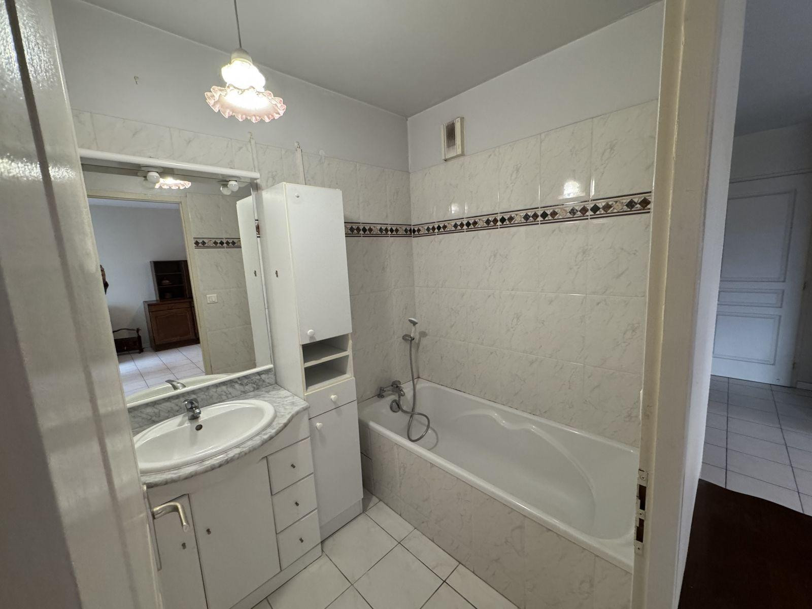 
                                                Location
                                                 Appartement calme et lumineux