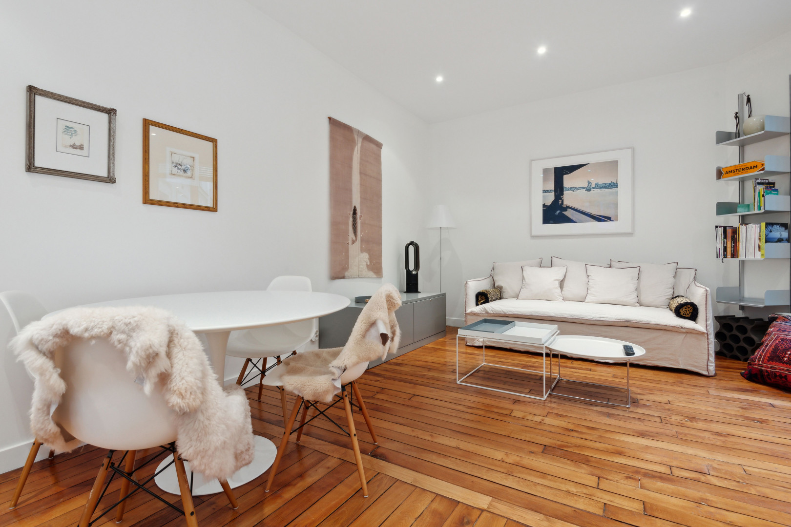 
                                                Location
                                                 Appartement calme et luxurieux entre business, temps libre et mobilité (loyer tout inclus)