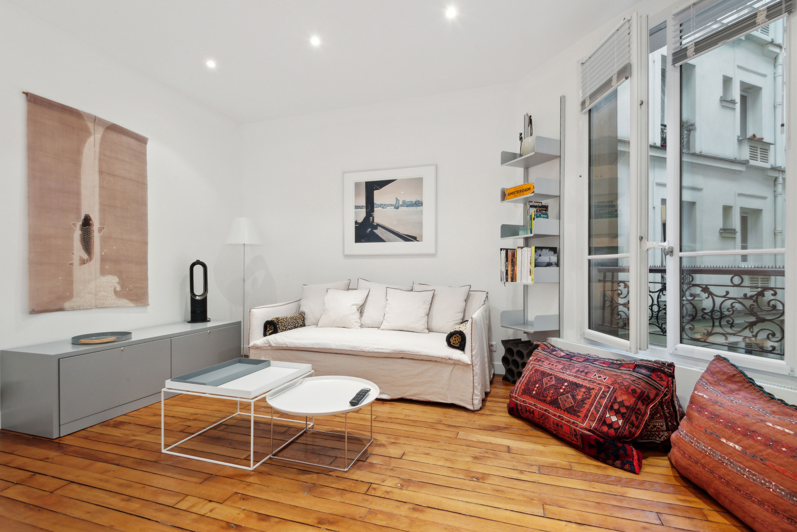 
                                                Location
                                                 Appartement calme et luxurieux entre business, temps libre et mobilité (loyer tout inclus)