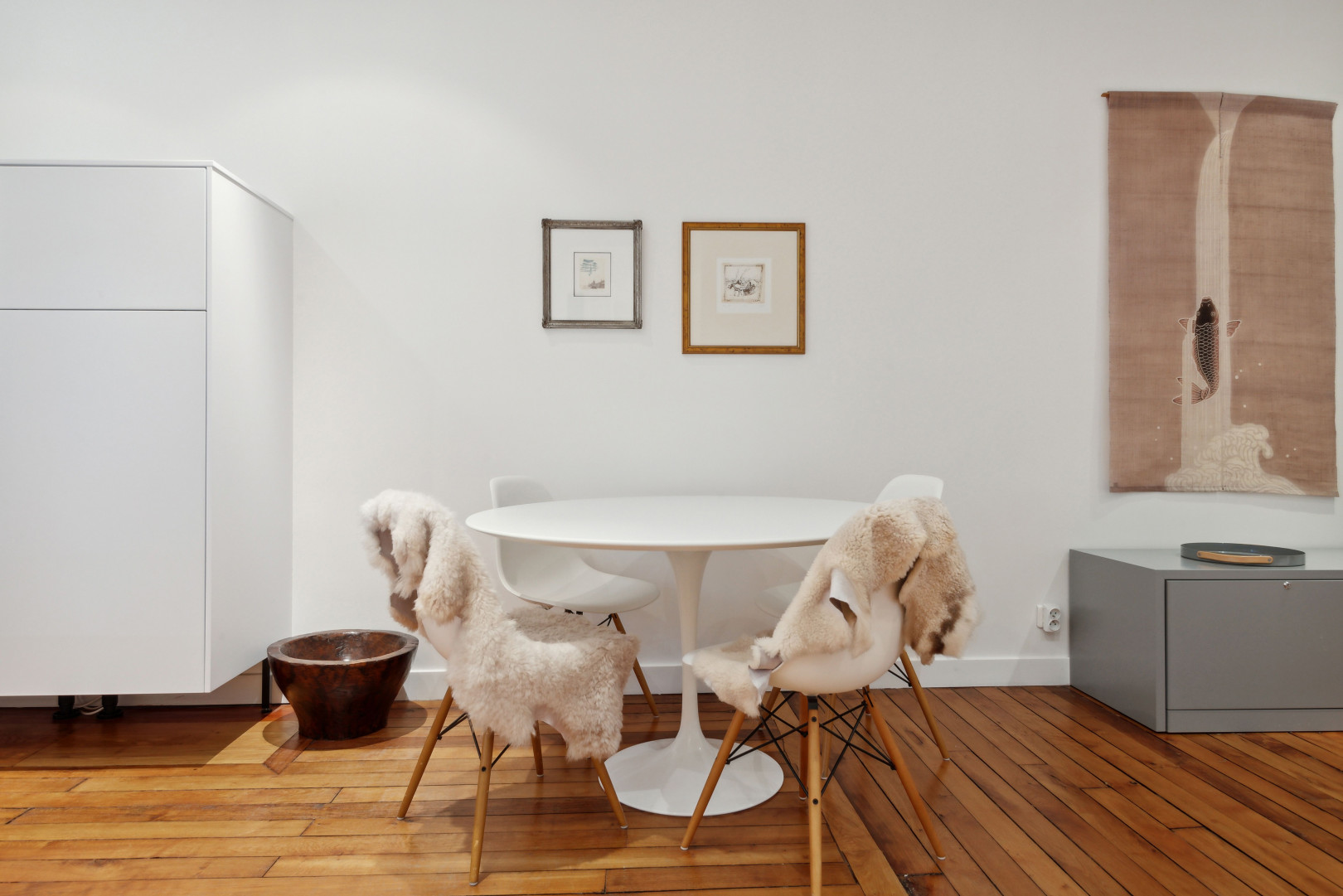 
                                                Location
                                                 Appartement calme et luxurieux entre business, temps libre et mobilité (loyer tout inclus)