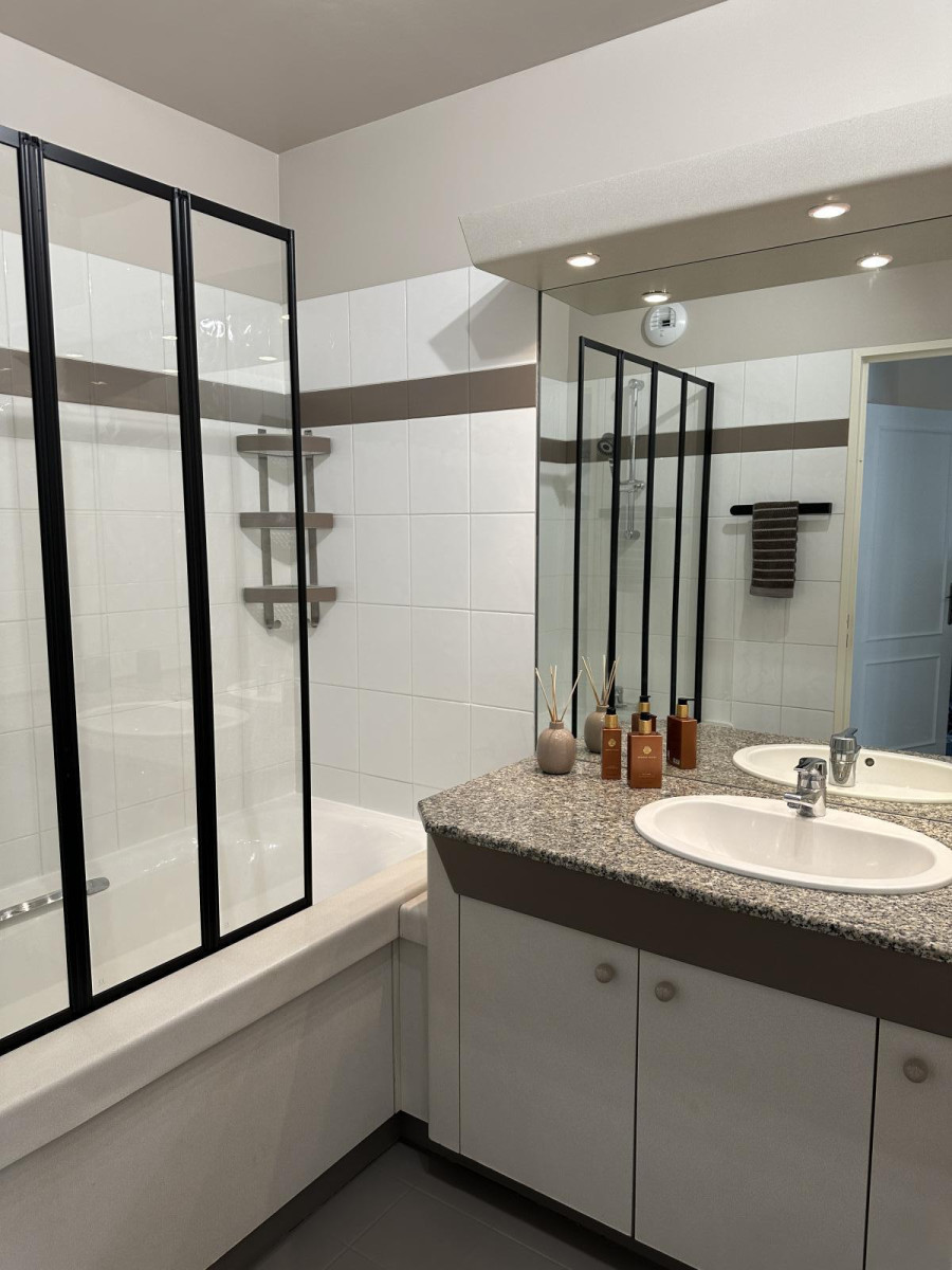 
                                                Location
                                                 Appartement calme et proche des commodités