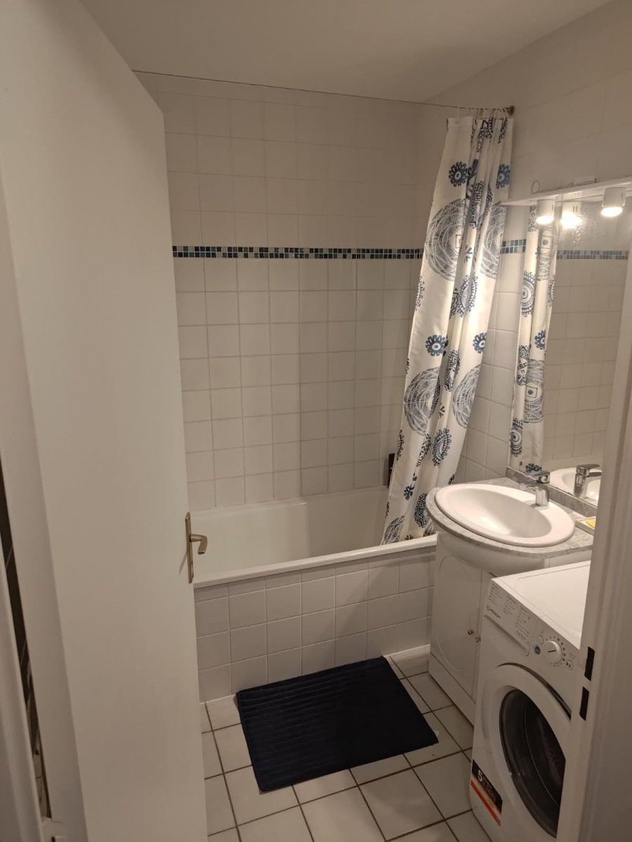 
                                                Location
                                                 Appartement calme et tres bien situé