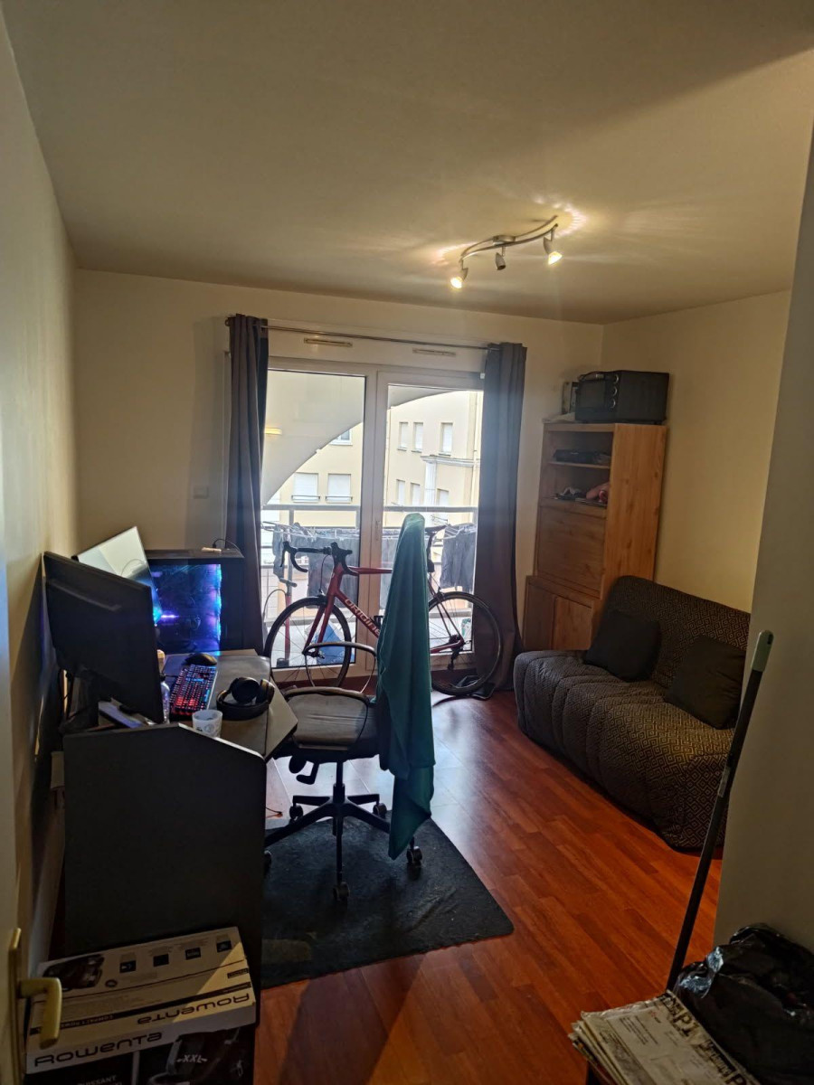 
                                                Location
                                                 Appartement calme et tres bien situé