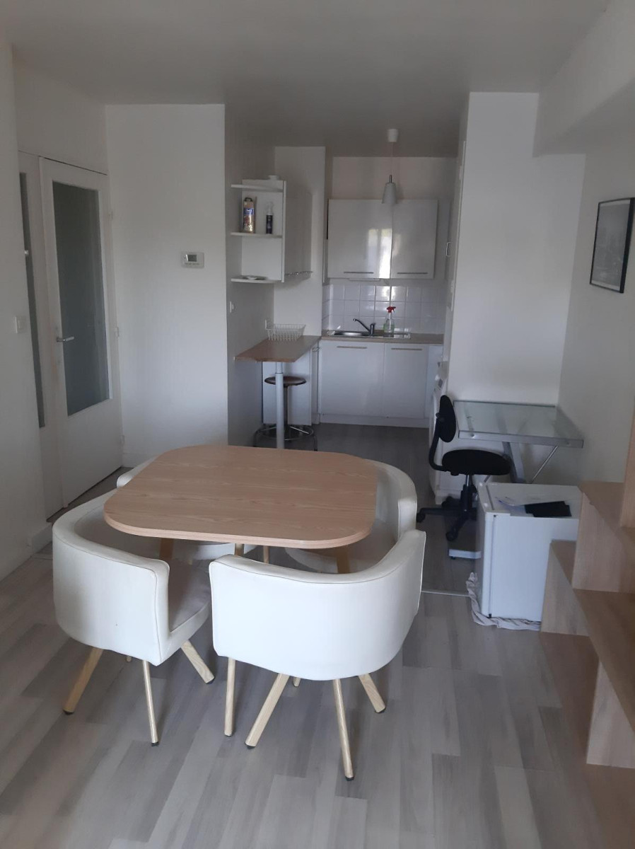 
                                                Location
                                                 Appartement calme proche des transports en commun