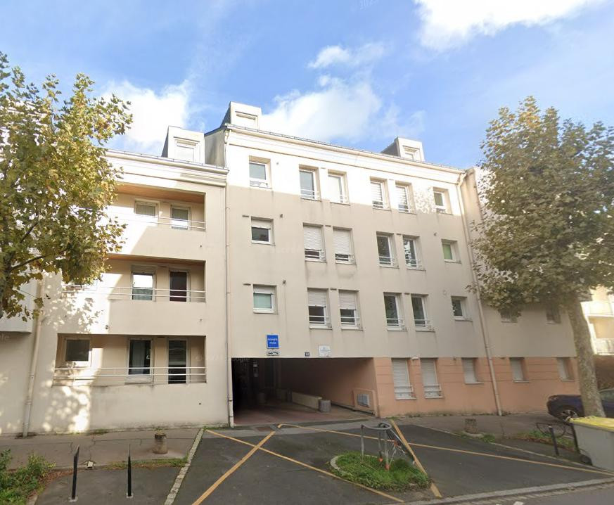 
                                                Location
                                                 Appartement calme proche des transports en commun
