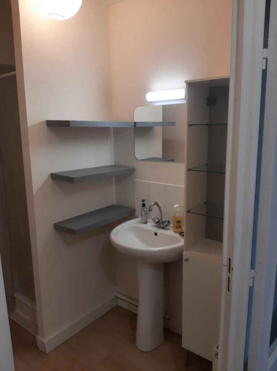 
                                                Location
                                                 Appartement calme proche des transports en commun