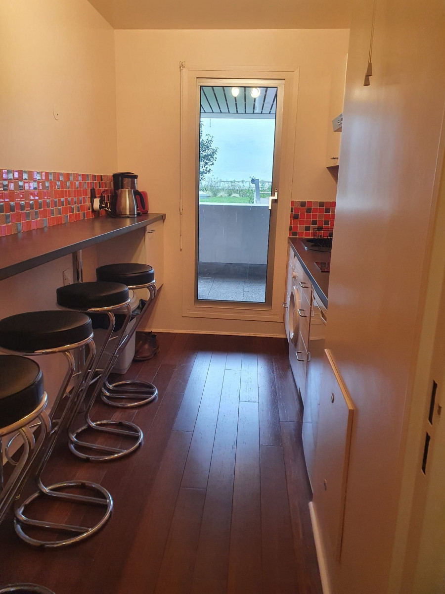 
                                                Location
                                                 appartement calme proche ecole, RER A et Lignes 1 et 8 (loyer tout inclus)