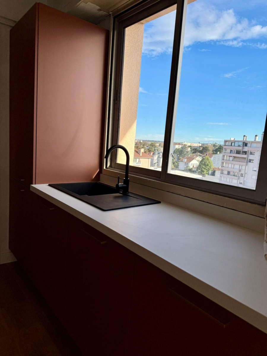 
                                                Location
                                                 Appartement Centre de Pau - T3 80m2 - Vue Pyrénées