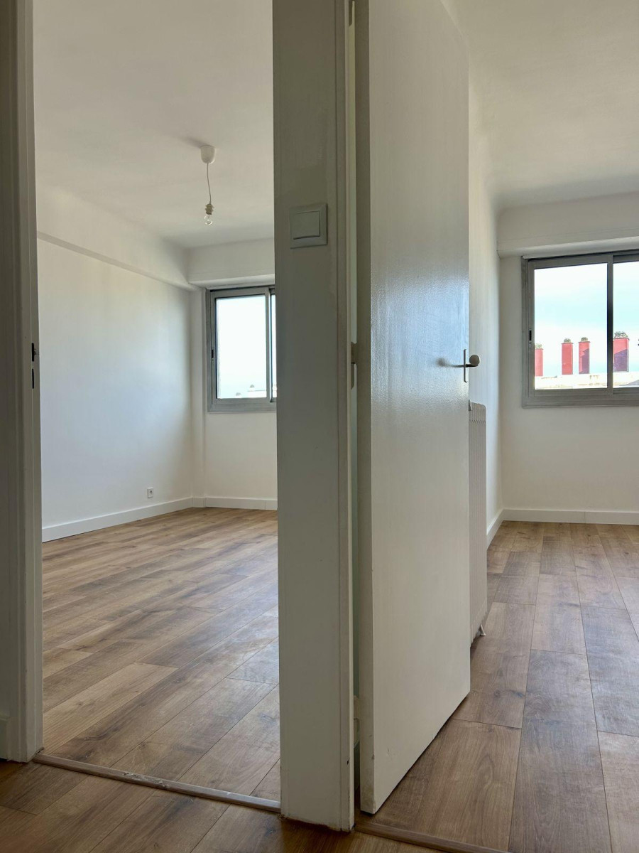
                                                Location
                                                 Appartement Centre de Pau - T3 80m2 - Vue Pyrénées