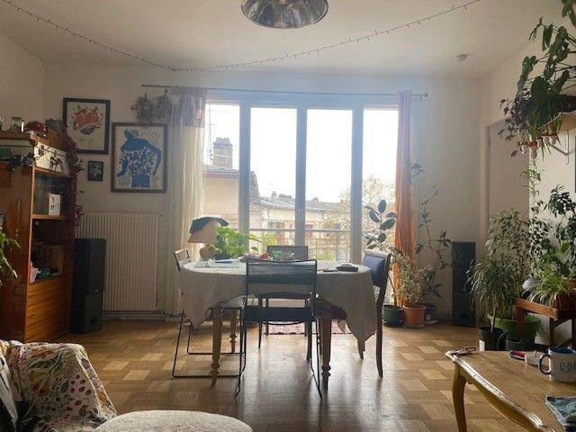 
                                                Location
                                                 Appartement centre rive gauche bien situé agréable