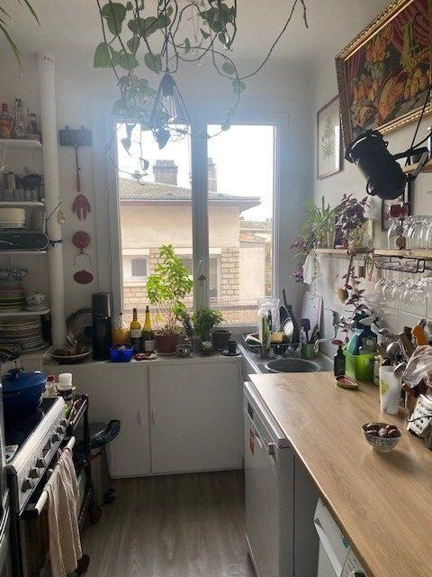 
                                                Location
                                                 Appartement centre rive gauche bien situé agréable