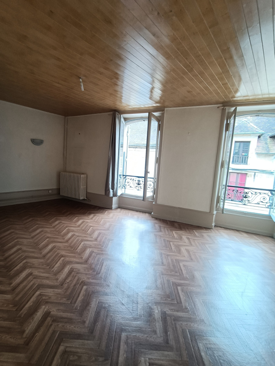 
                                                Location
                                                 Appartement Centre-Ville 2ème étage Sarlat