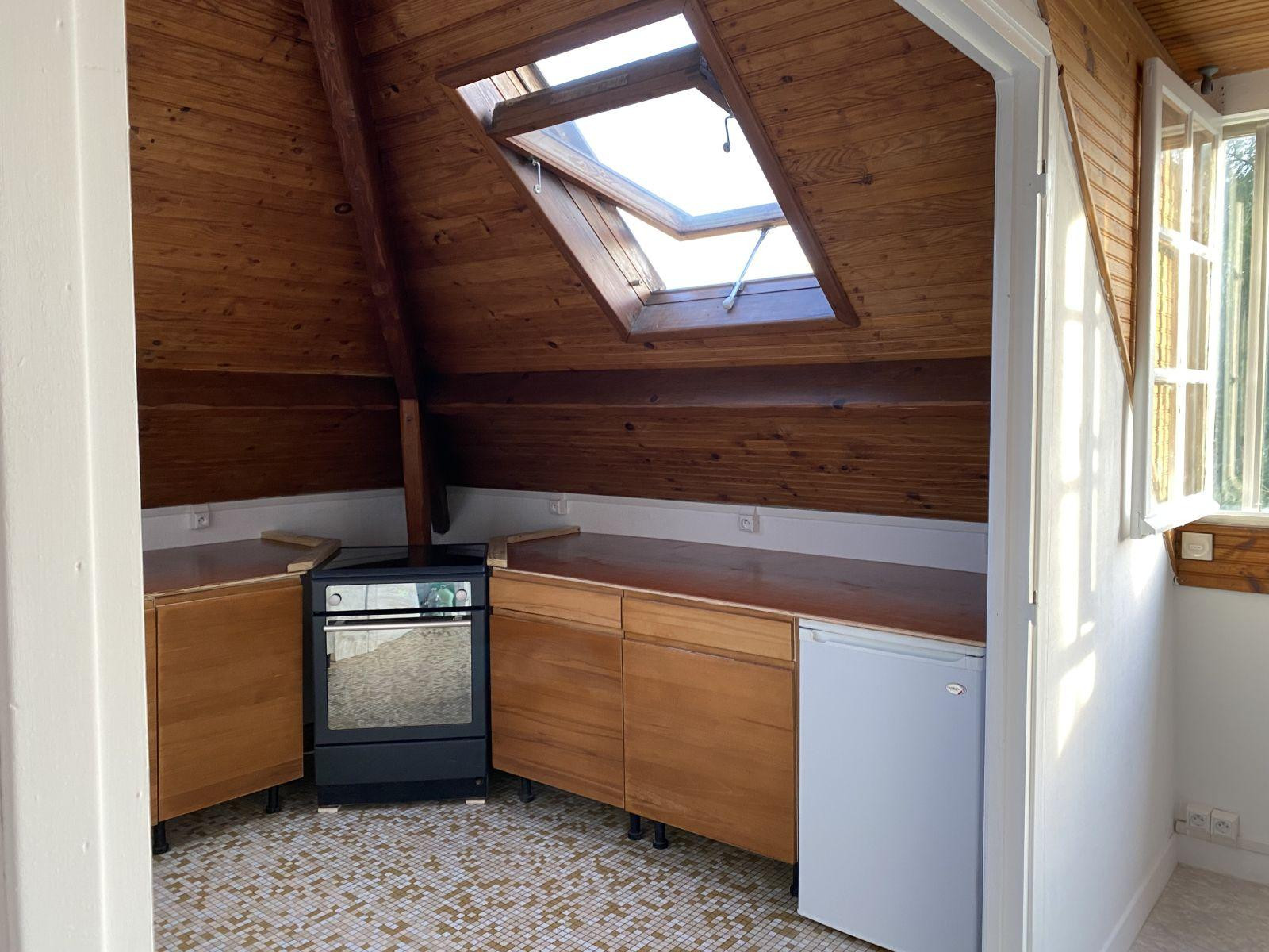 
                                                Location
                                                 Appartement chaleureux dans maison individuelle