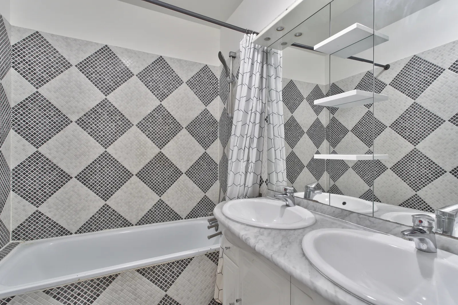 
                                                Colocation
                                                 Appartement - Chambre 11m² - Paris - 803€/mois CC