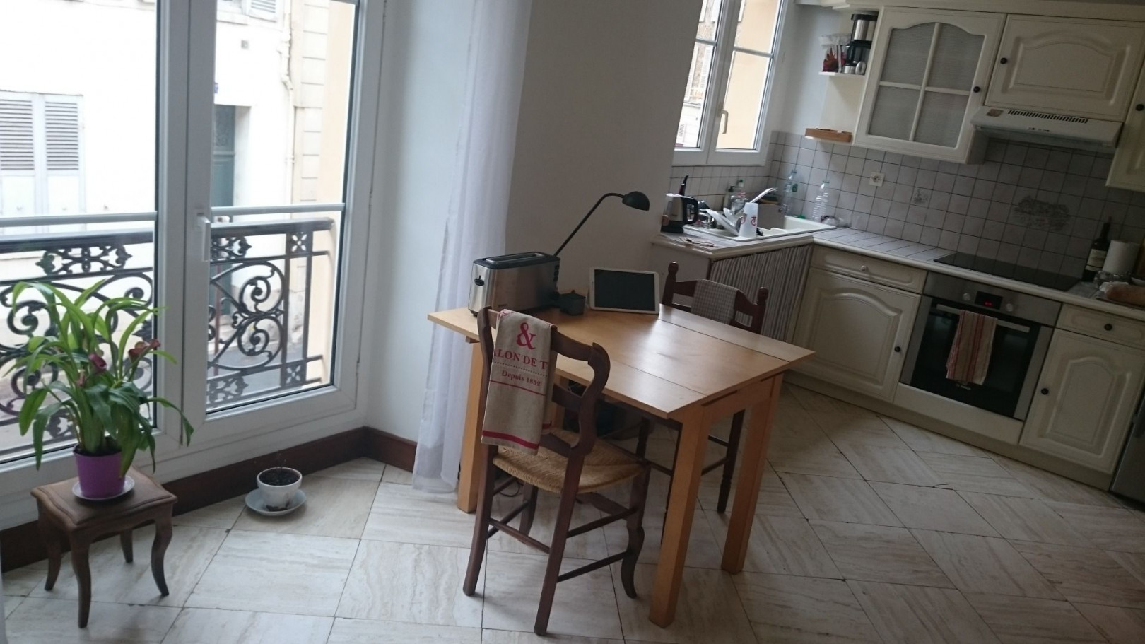 
                                                Location
                                                 Appartement charmant à Versailles (loyer tout inclus)