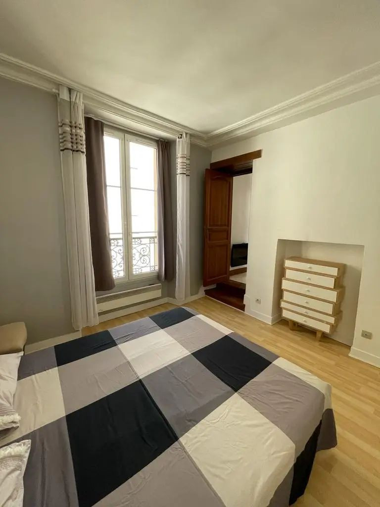 
                                                Location
                                                 Appartement charmant à Versailles (loyer tout inclus)