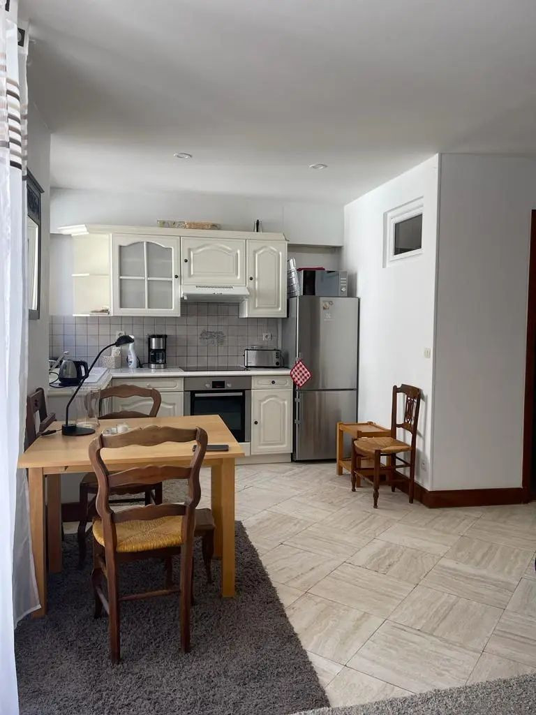 
                                                Location
                                                 Appartement charmant à Versailles (loyer tout inclus)