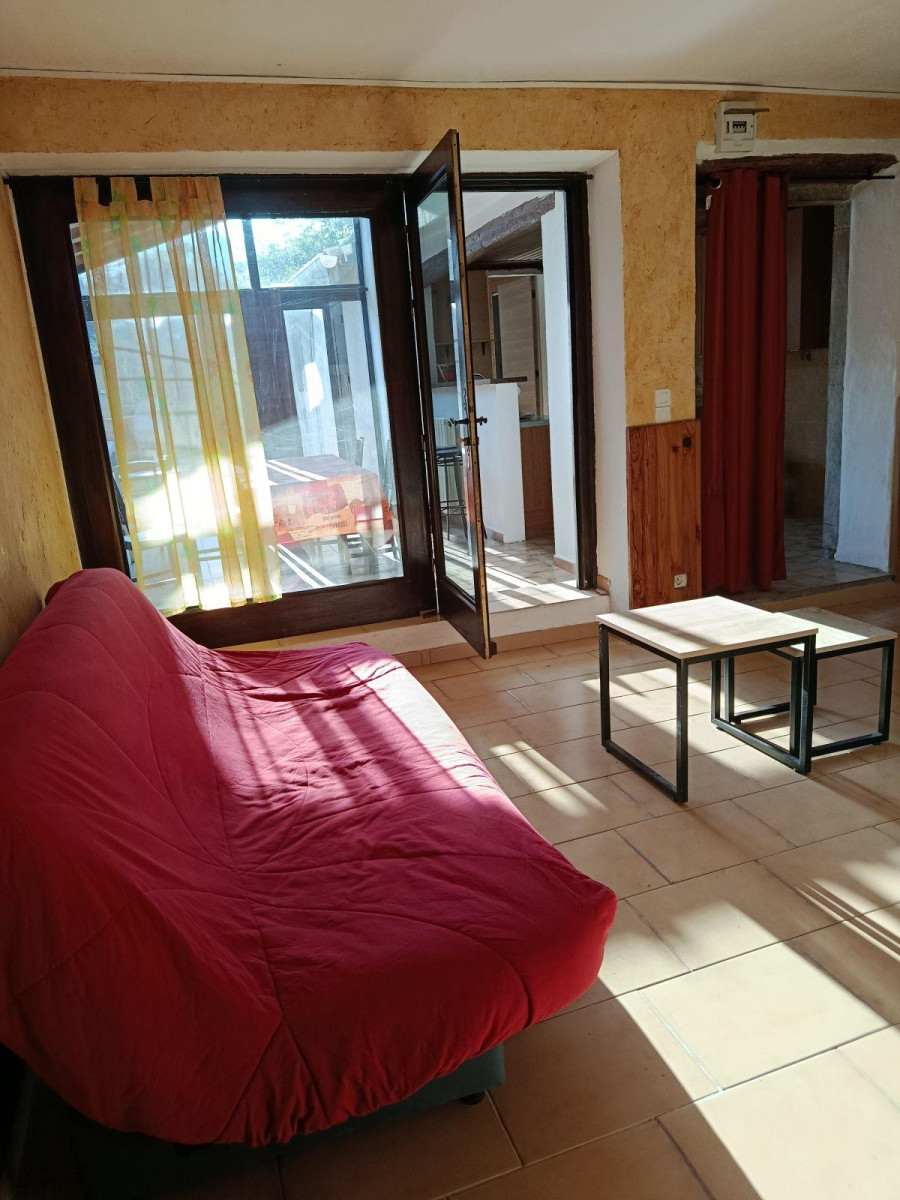 
                                                Location
                                                 Appartement charmant avec jardin et puits