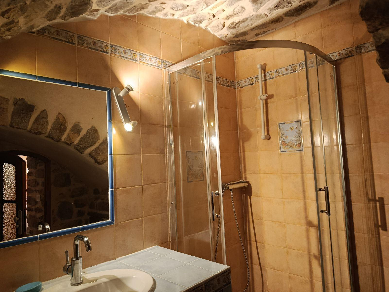 
                                                Location
                                                 Appartement charmant avec jardin et puits