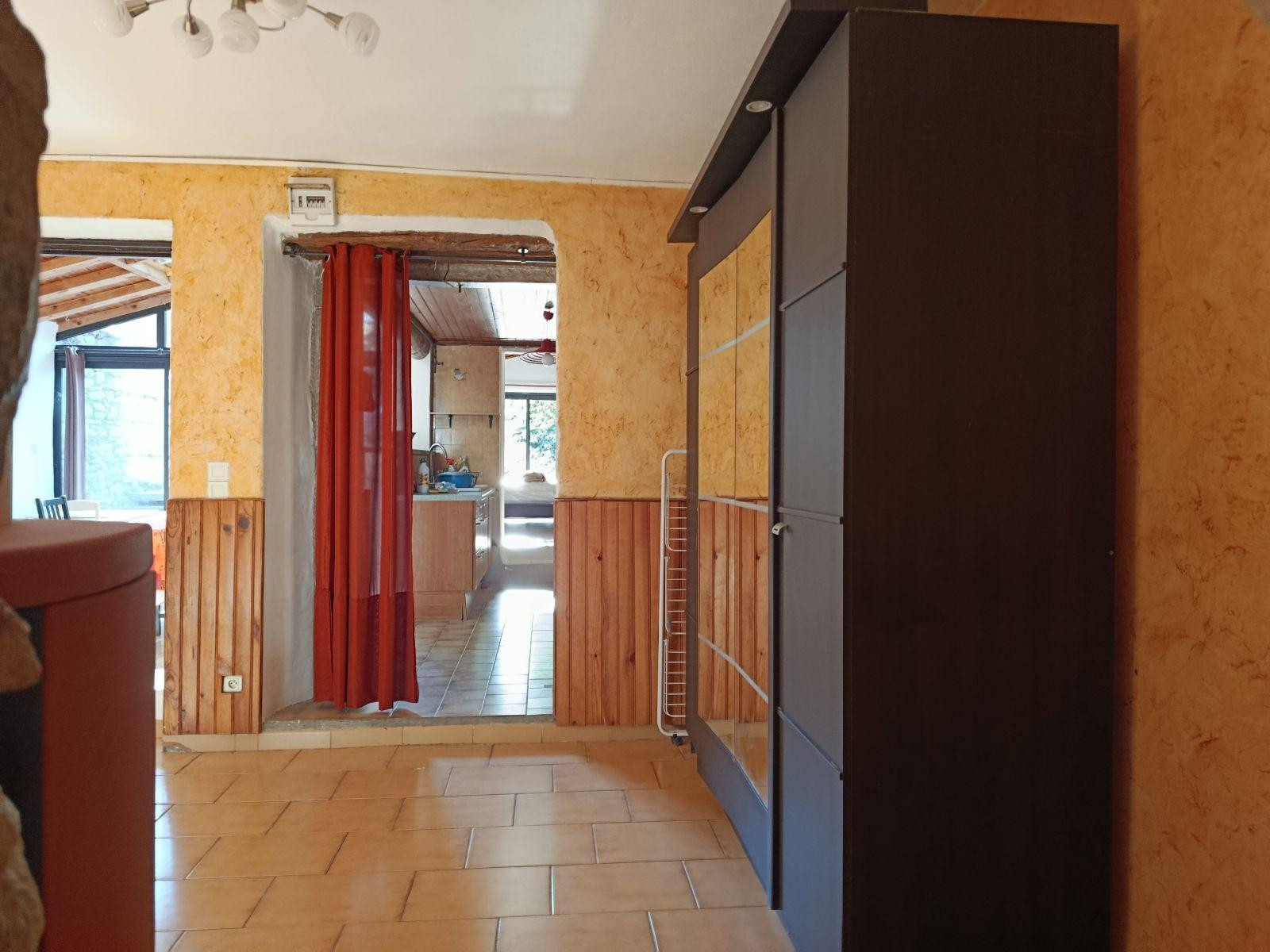 
                                                Location
                                                 Appartement charmant avec jardin et puits