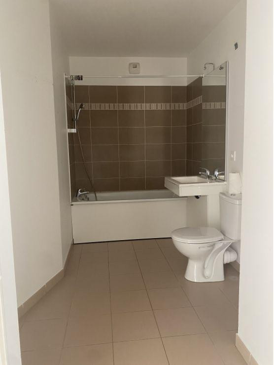 
                                                Location
                                                 Appartement clair et calme de 42m2