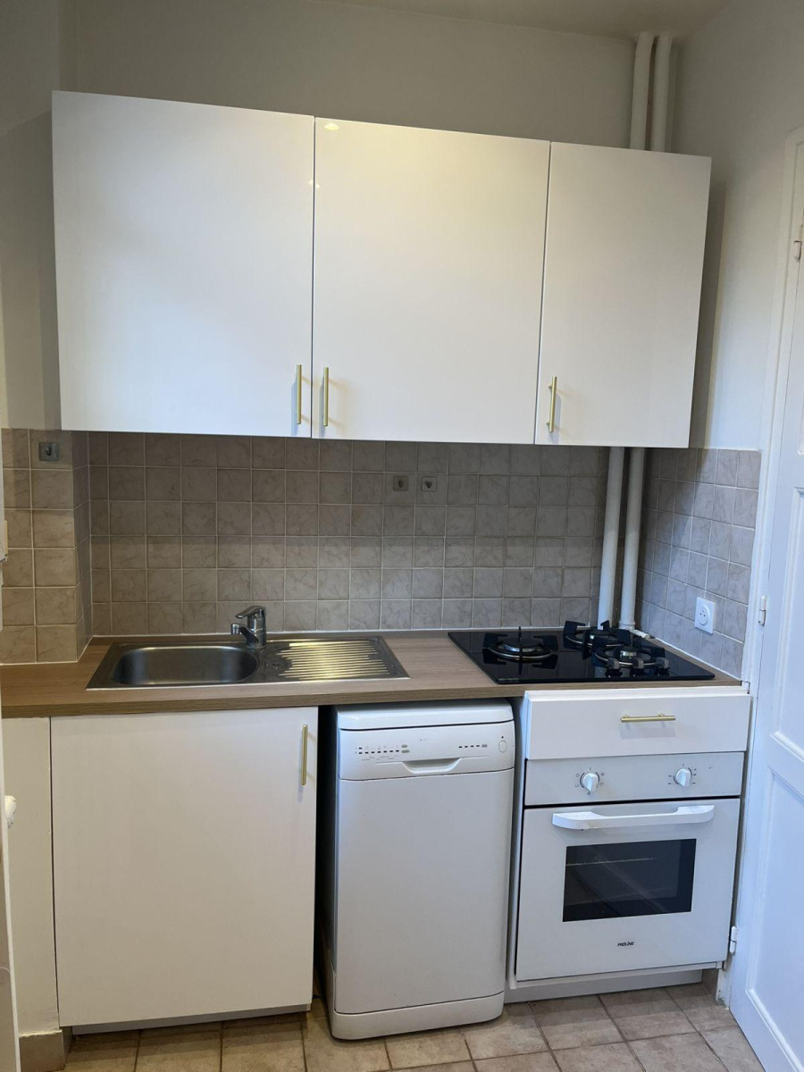 
                                                Location
                                                 Appartement classé Art Déco meublé avec gout