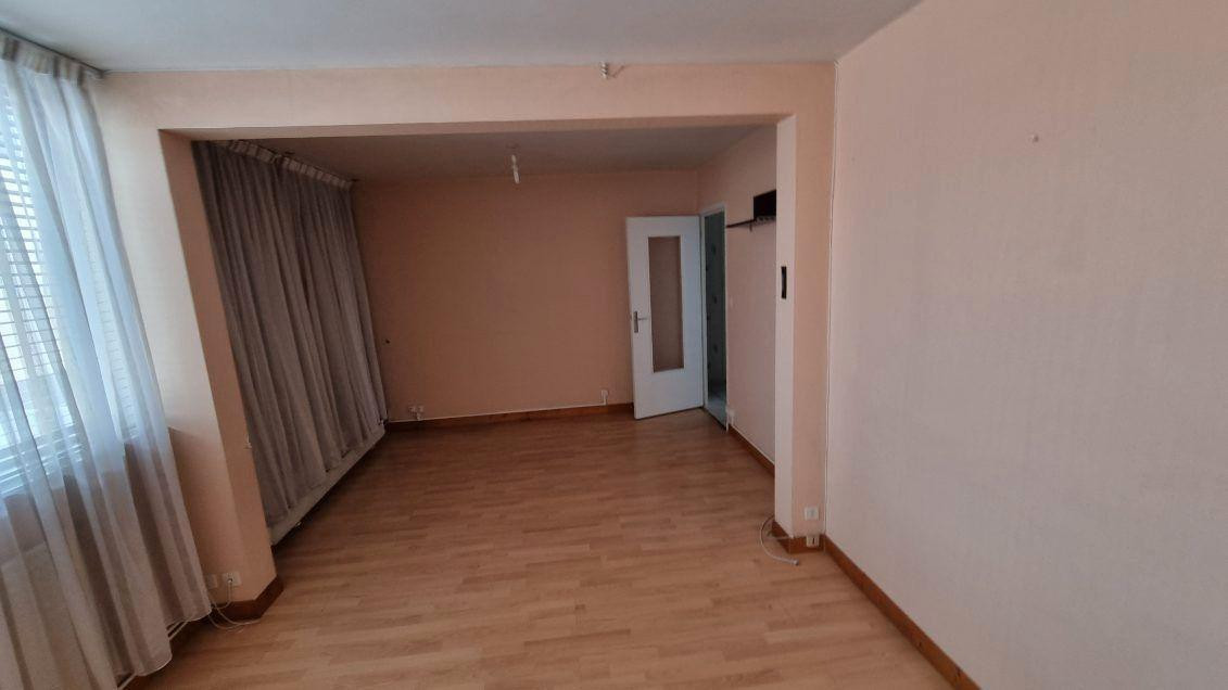 
                                                Location
                                                 Appartement clermont centre et parking