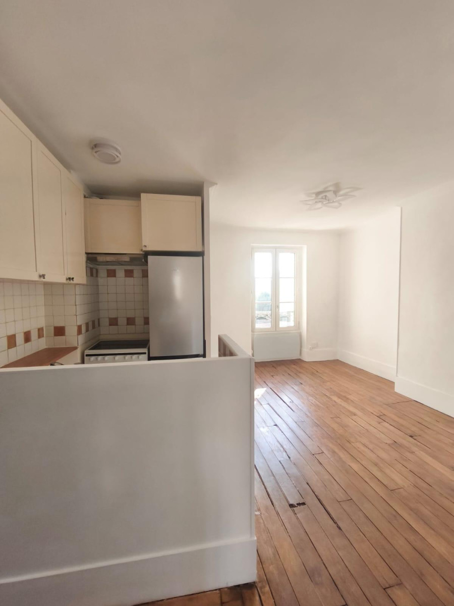 
                                                Location
                                                 Appartement - Coeur de ville - Mairie de Charenton