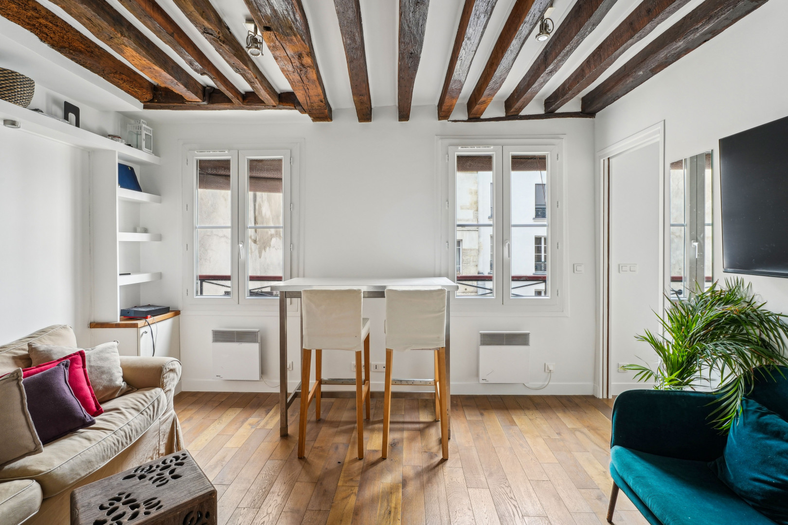 
                                                Location
                                                 Appartement confortable et charmant dans la rue Saint Honoré (loyer tout inclus)