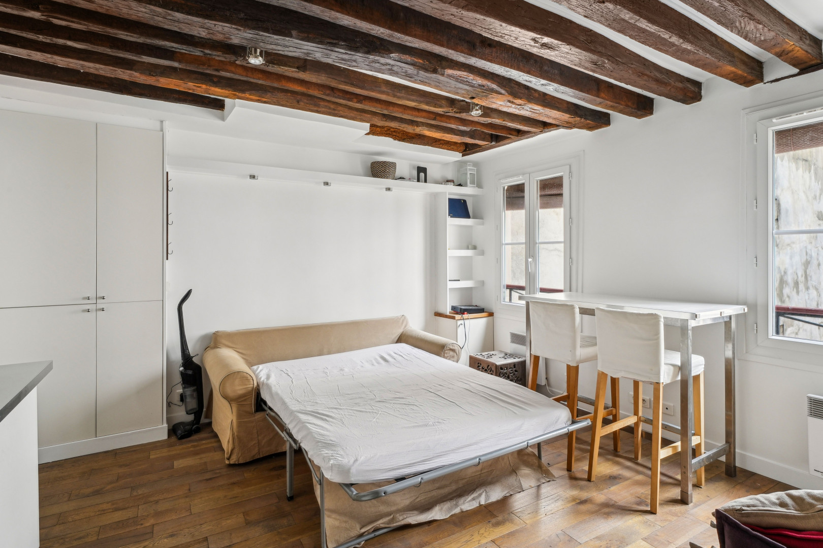 
                                                Location
                                                 Appartement confortable et charmant dans la rue Saint Honoré (loyer tout inclus)