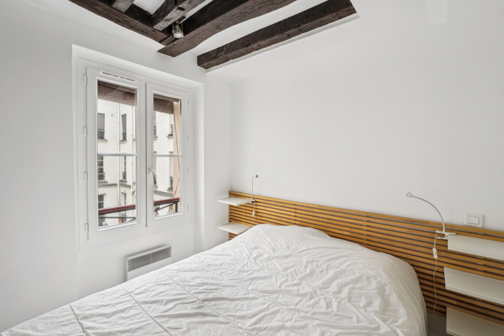 
                                                Location
                                                 Appartement confortable et charmant dans la rue Saint Honoré (loyer tout inclus)
