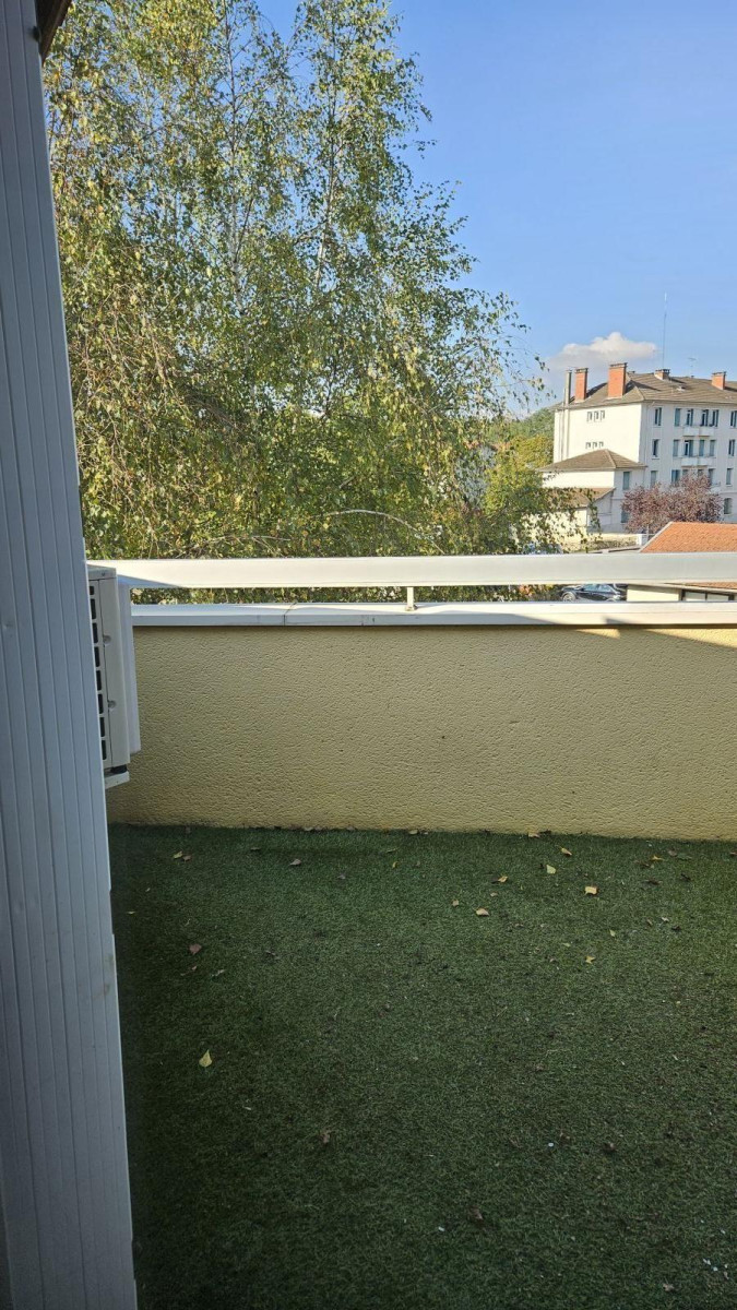 
                                                Location
                                                 Appartement cool