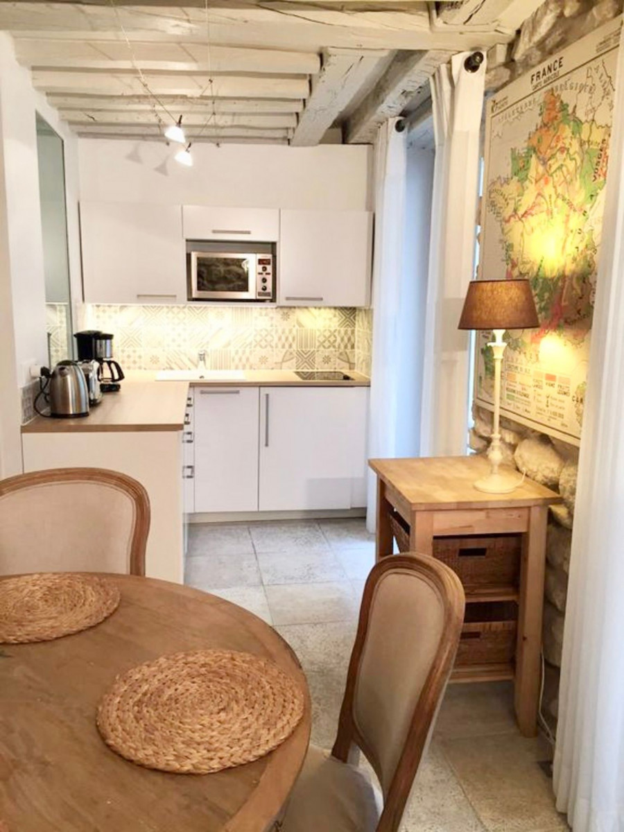 
                                                Location
                                                 Appartement cosy au coeur du Marais (loyer tout inclus)