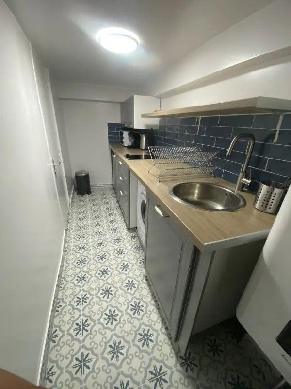 
                                                Location
                                                 Appartement cosy, décoré avec soin