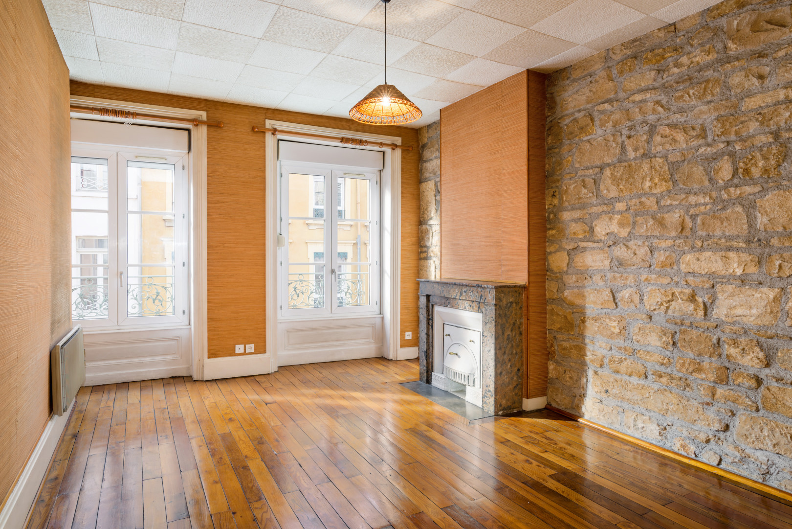 
                                                Vente
                                                 Appartement cosy et lumineux • dans bel immeuble • très proche Universités • Lyon 7