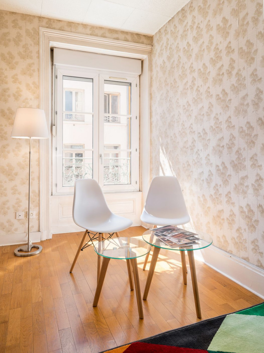 
                                                Vente
                                                 Appartement cosy et lumineux • dans bel immeuble • très proche Universités • Lyon 7