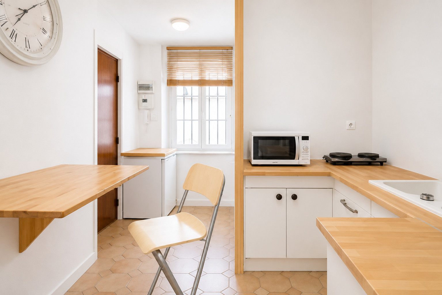 
                                                Vente
                                                 Appartement cosy et lumineux • dans bel immeuble • très proche Universités • Lyon 7