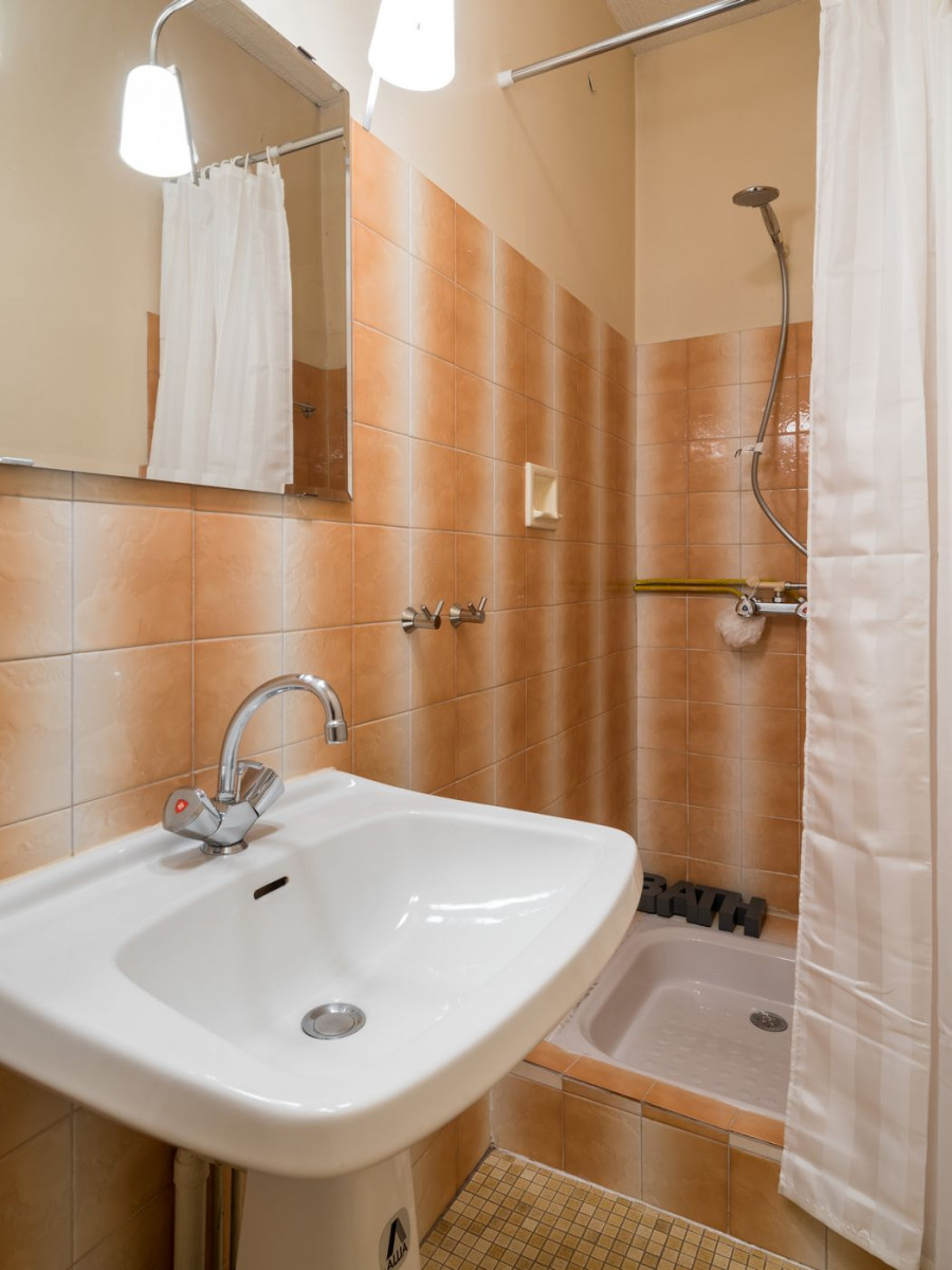 
                                                Vente
                                                 Appartement cosy et lumineux • dans bel immeuble • très proche Universités • Lyon 7