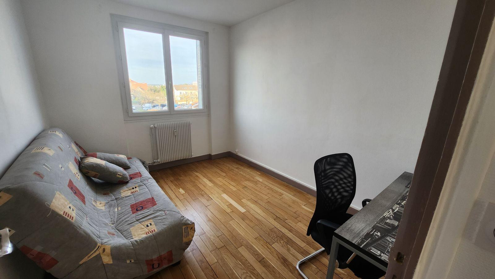 
                                                Location
                                                 Appartement cosy et refait avec gout