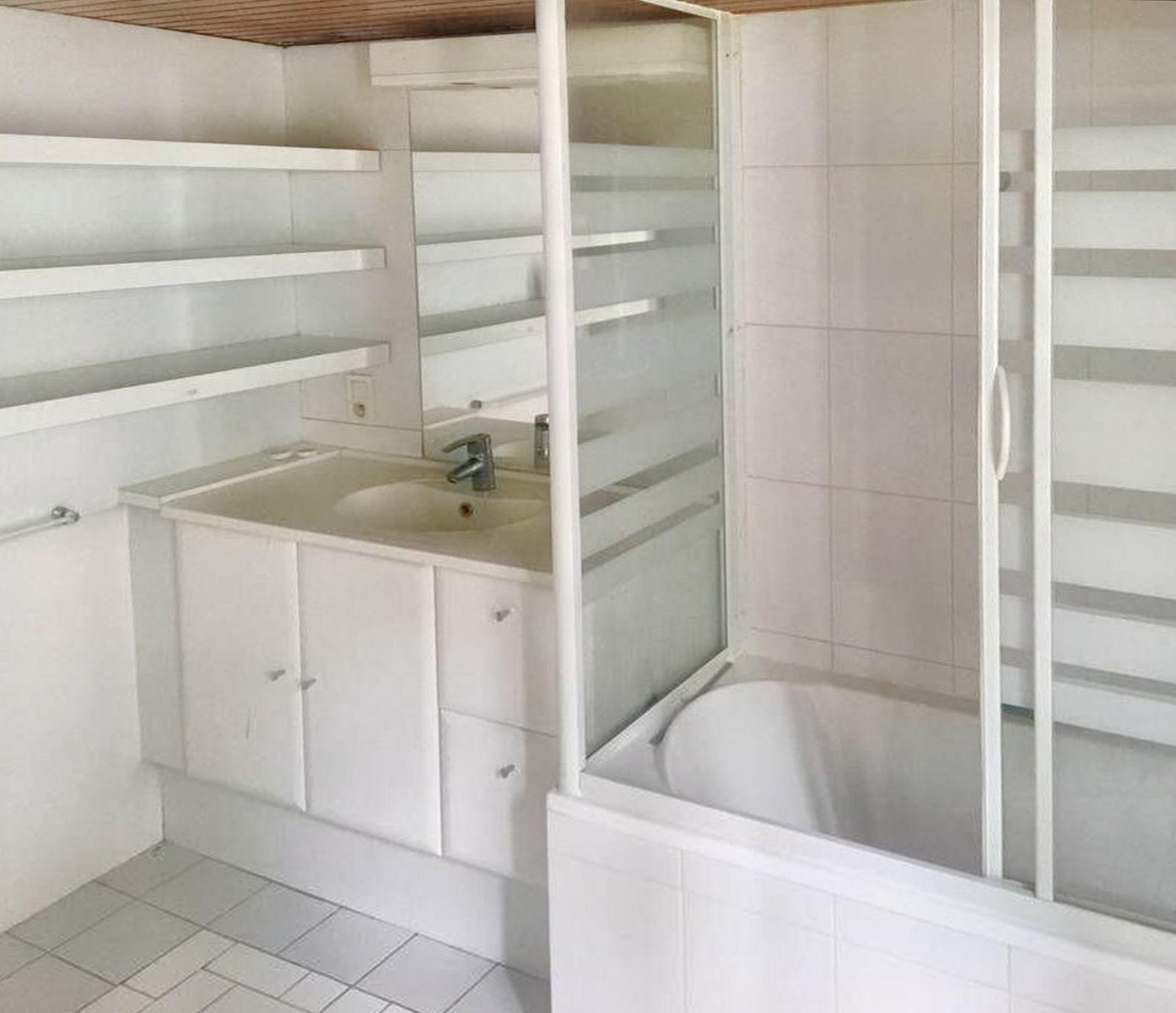 
                                                Location
                                                 Appartement cosy, lumineux, orienté sud