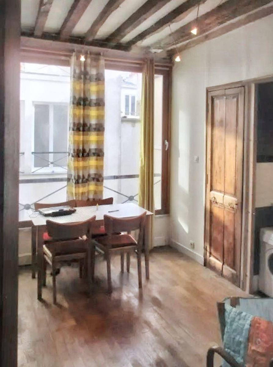 
                                                Location
                                                 Appartement cosy, proche canal St Martin