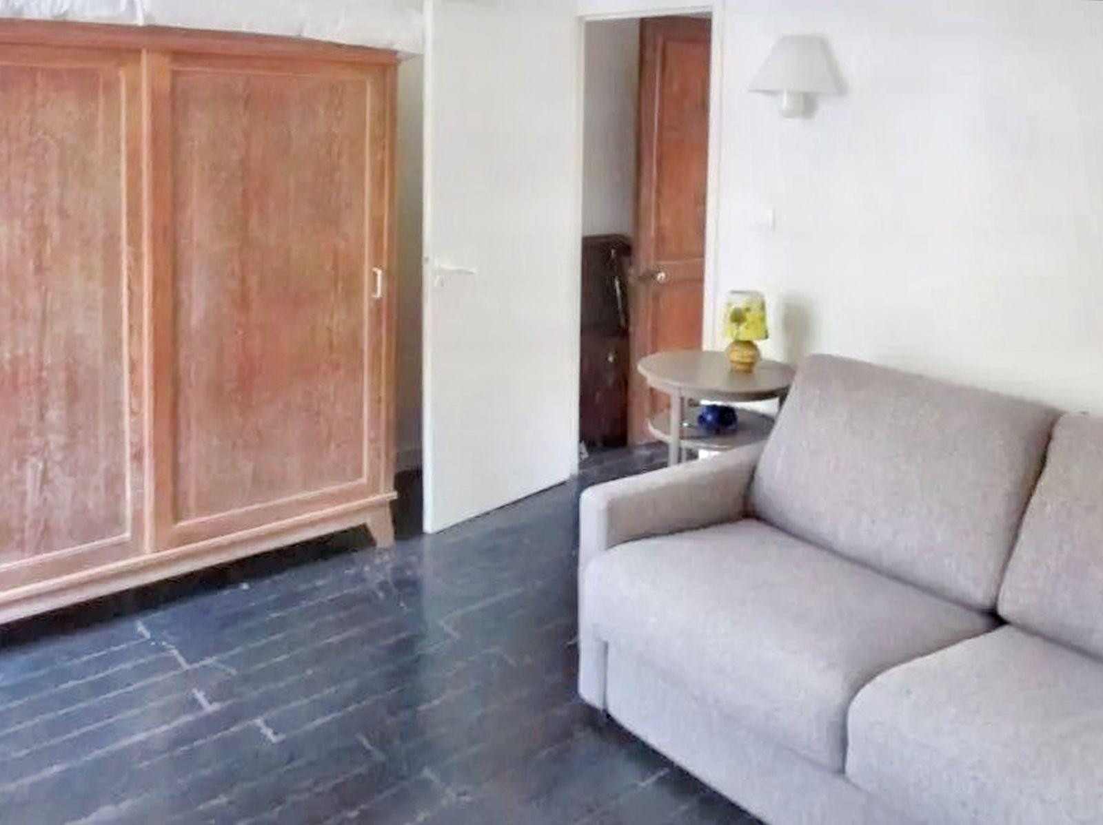 
                                                Location
                                                 Appartement cosy, proche canal St Martin