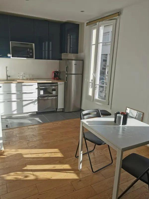 
                                                Location
                                                 Appartement cosy, refait à neuf