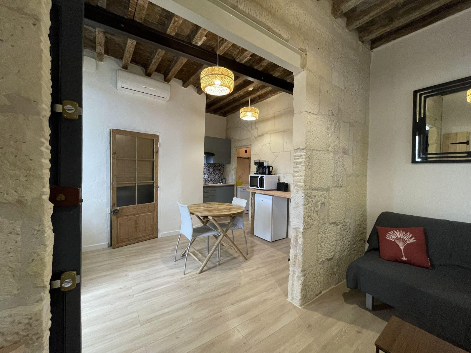 
                                                Location
                                                 Appartement CV Arles, climatisation, 1 chambre