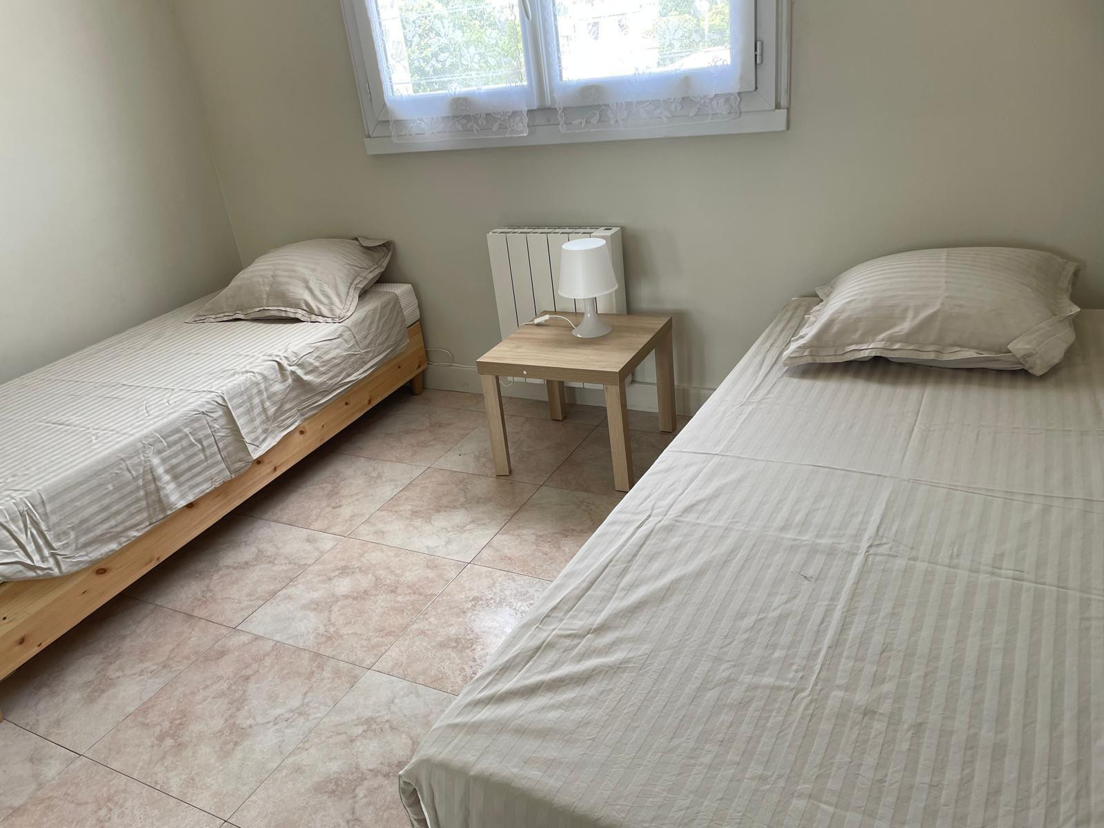 
                                                Location
                                                 Appartement danc Parc privé