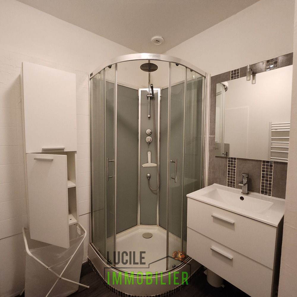 
                                                Location
                                                 Appartement dans ancien hôtel T2 meublé