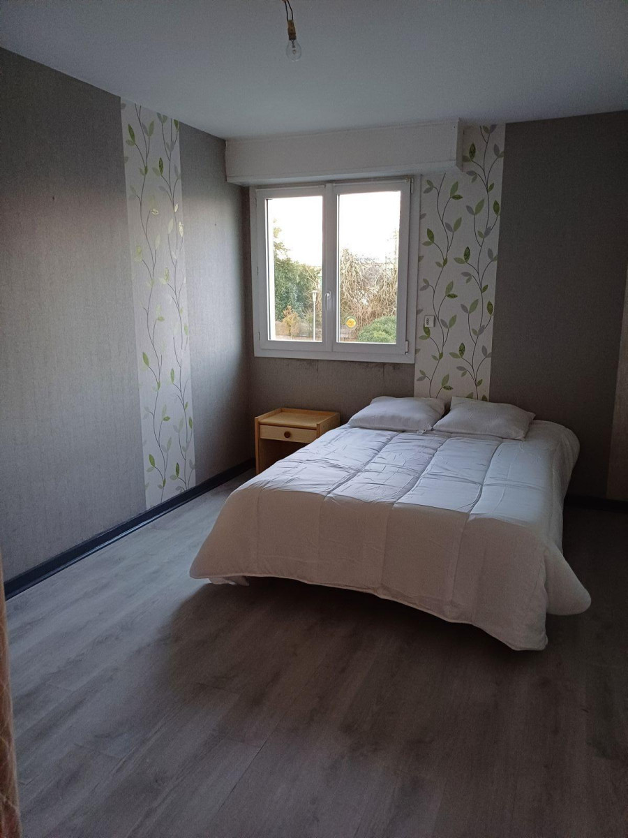 
                                                Location
                                                 Appartement dans immeuble très calme