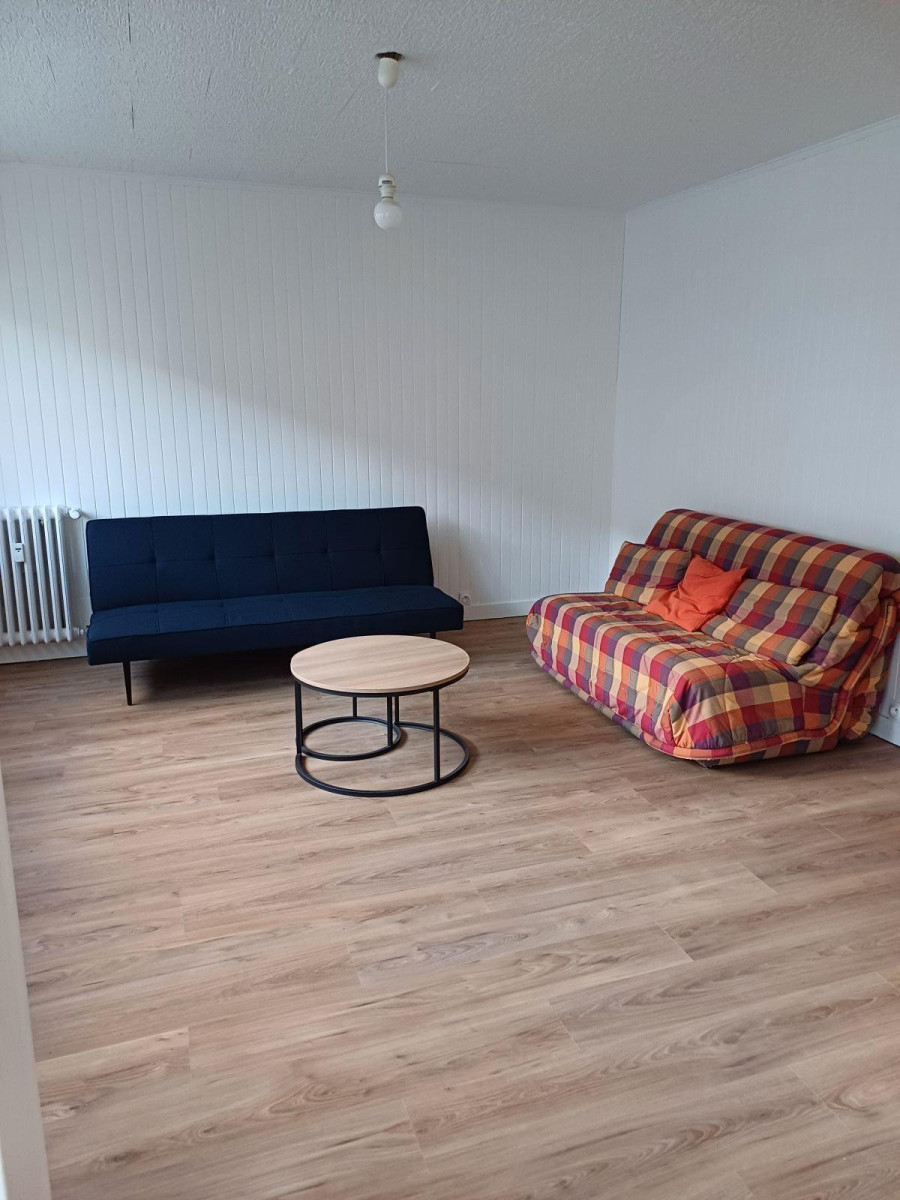 
                                                Location
                                                 Appartement dans immeuble très calme
