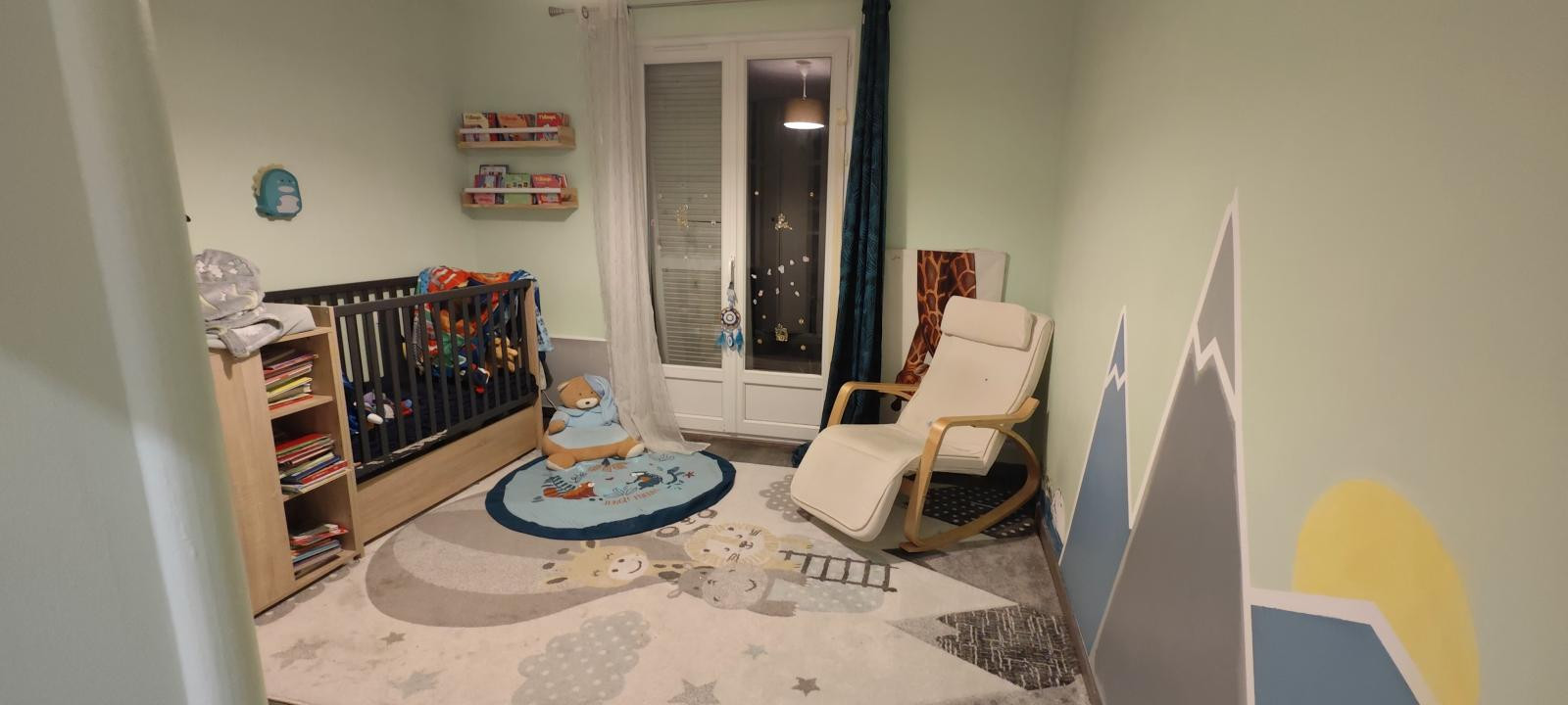 
                                                Location
                                                 Appartement dans maison avec plus de 400m2 jardin