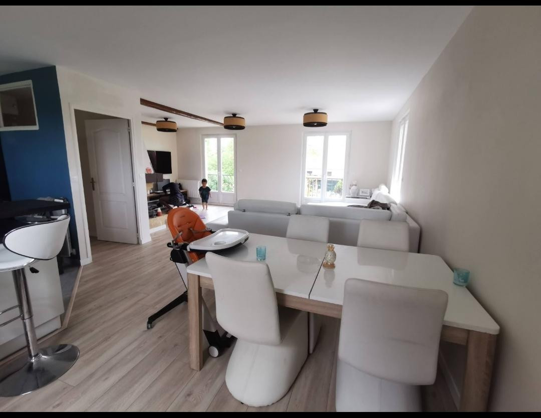 
                                                Location
                                                 Appartement dans maison avec plus de 400m2 jardin